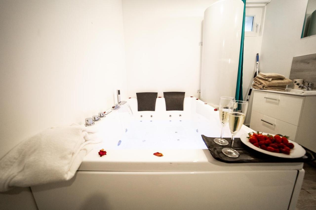 Kelys Residentiel Premium Jacuzzi Apartment *