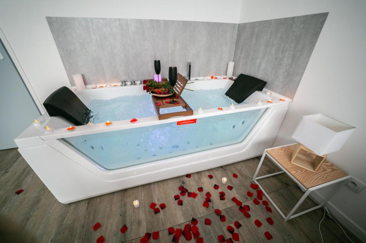 Kelys Residentiel Premium Jacuzzi Apartment *